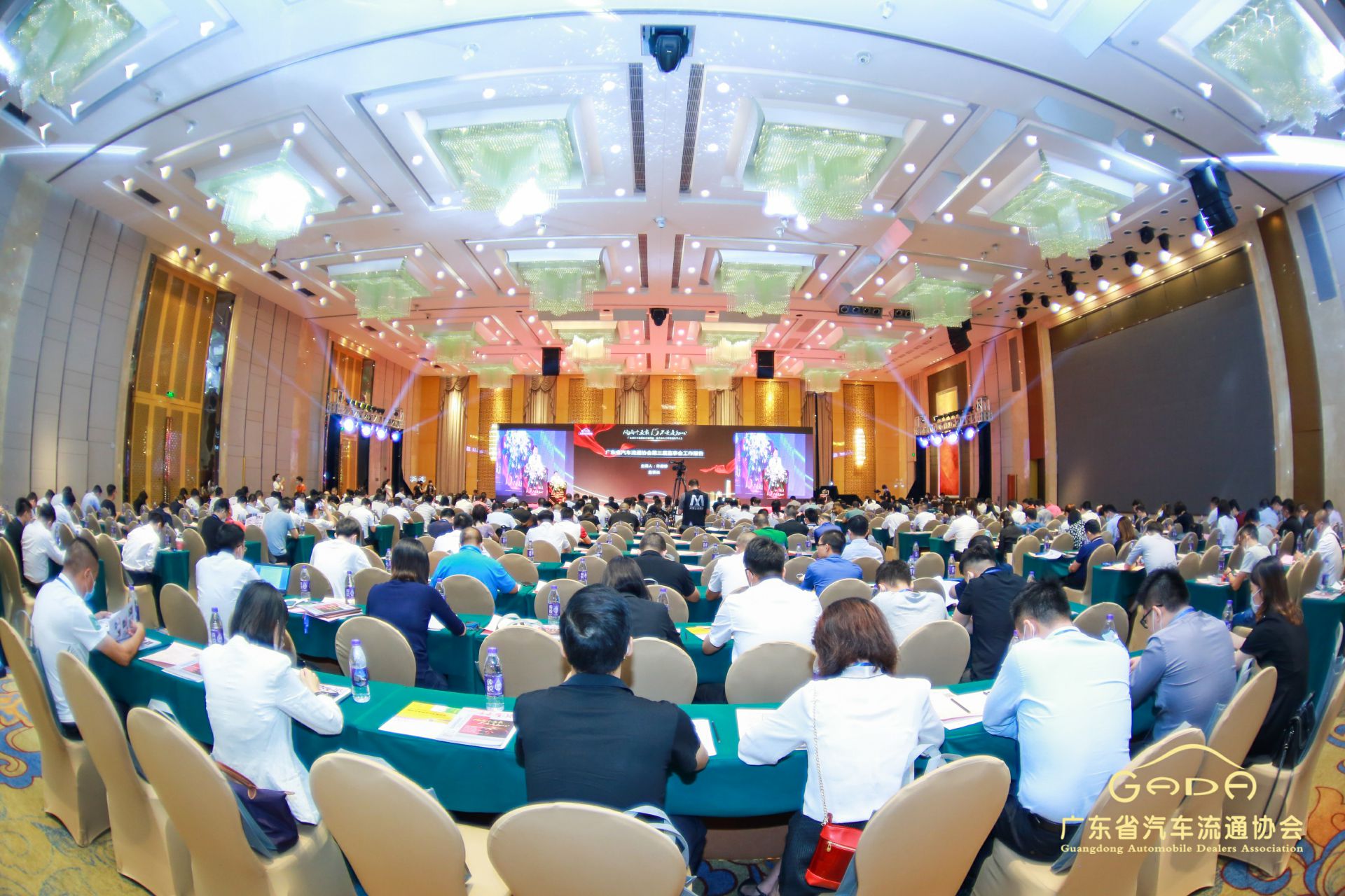 喜报丨乐鱼官方网站-乐鱼online(中国)“包揽”省汽车流通行业颁奖礼53项大奖(图1)