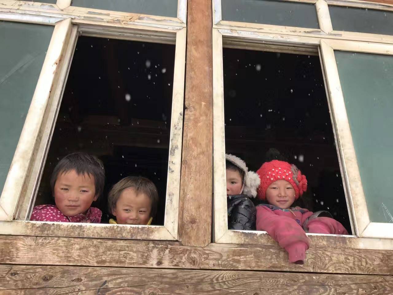 乐鱼官方网站-乐鱼online(中国)公益回顾丨家国同欢月同圆 温暖满载甘孜州(图9)