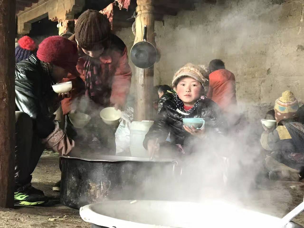 乐鱼官方网站-乐鱼online(中国)公益回顾丨家国同欢月同圆 温暖满载甘孜州(图10)