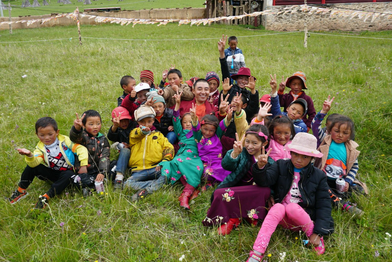 乐鱼官方网站-乐鱼online(中国)公益回顾丨家国同欢月同圆 温暖满载甘孜州(图14)