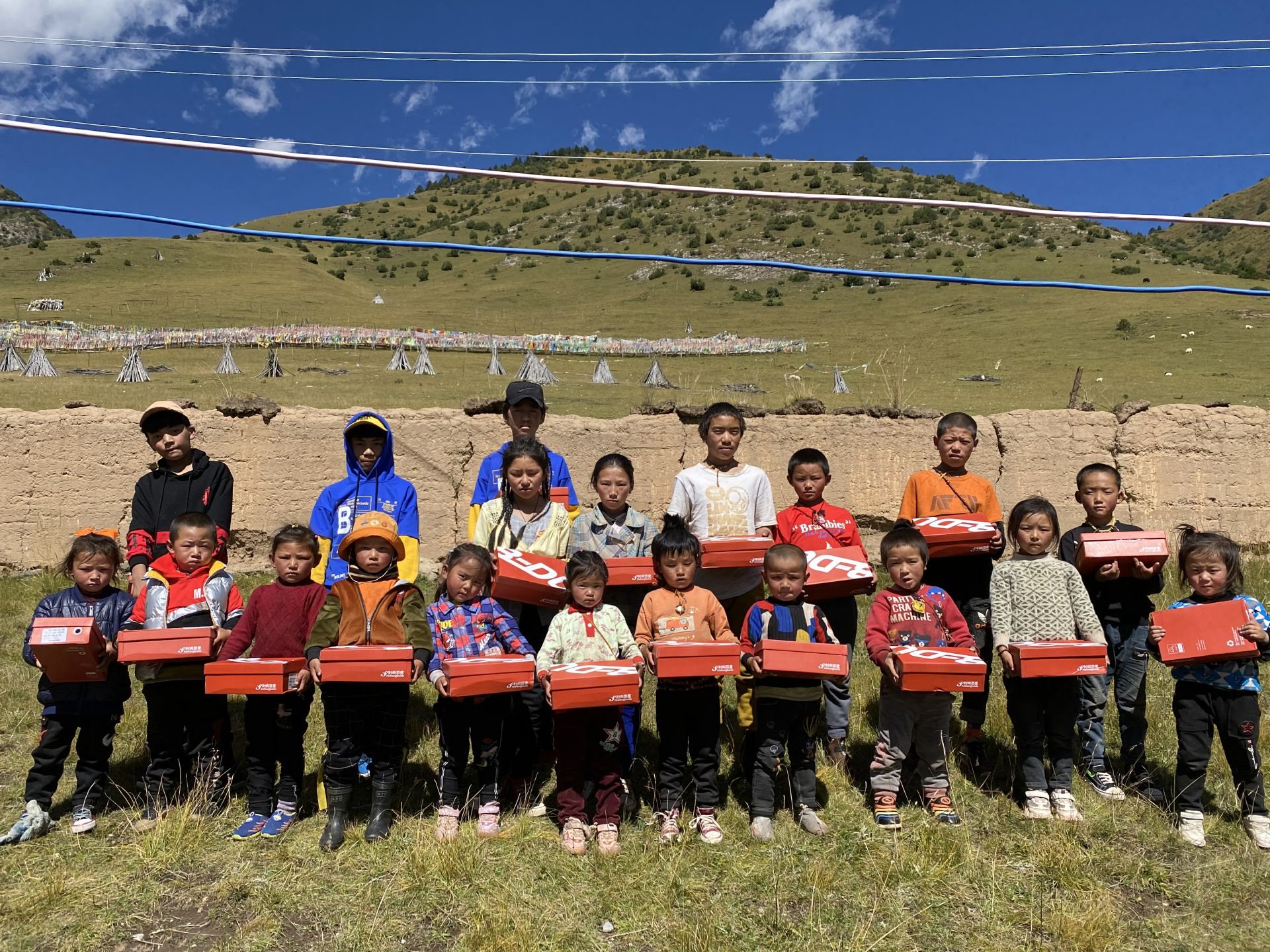 乐鱼官方网站-乐鱼online(中国)公益回顾丨家国同欢月同圆 温暖满载甘孜州(图13)